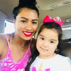 Meet your Posher, Esmeralda